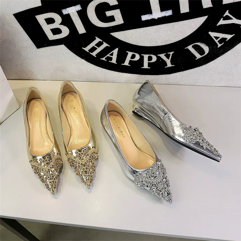 Spring new pointed shallow mouth leather surface rhinestone buckle slope follow-up shoes banquet dress low heeled women's shoes