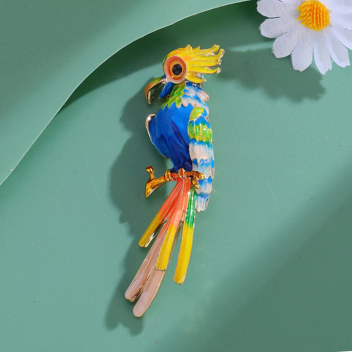 New product: Dripping oil parrot brooch, light luxury design, animal chest flower fashionable accessory