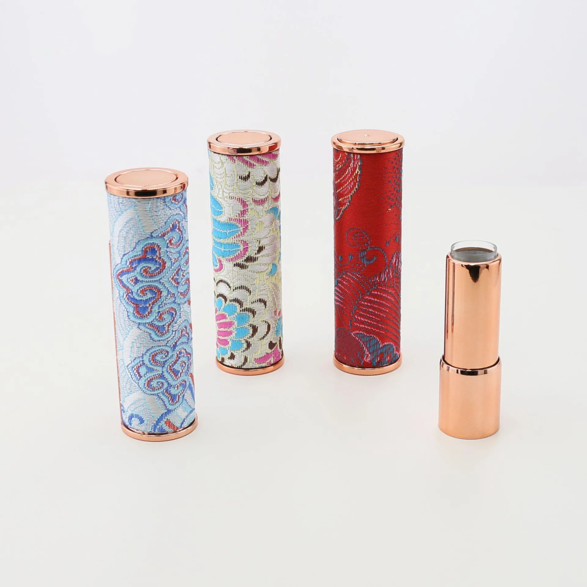 3.5 جرام أنابيب أحمر الشفاه الفارغة وبلسم الشفاه لتقوم بها بنفسك حاوية مستحضرات التجميل الرائعة على الطراز الصيني أنبوب أحمر الشفاه مع التطريز