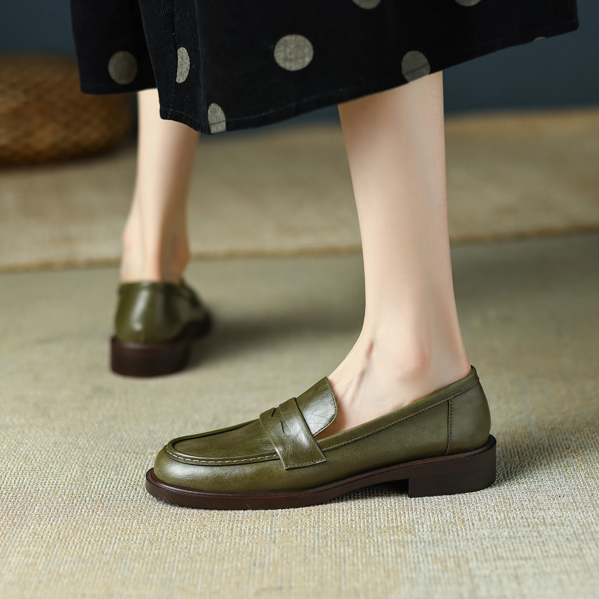 

Genuine Leather Cowhide Women Loafers,Round Toe Thick Heel Slip-On Casual Retro Women Shoes
