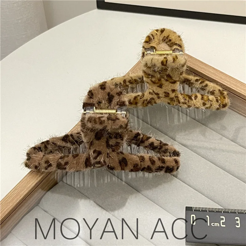 Elegant Autumn and Winter Plush Leopard Print Clip Large Hairclip  for Women Exquisite Korean Shark Headband Hair Accessoryies