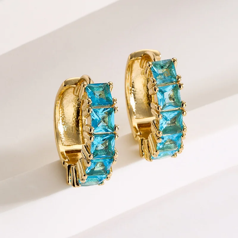 

French Niche Light Luxury Copper Plated 18K Gold Zircon Hoop for Women High-end Vintage Earrings