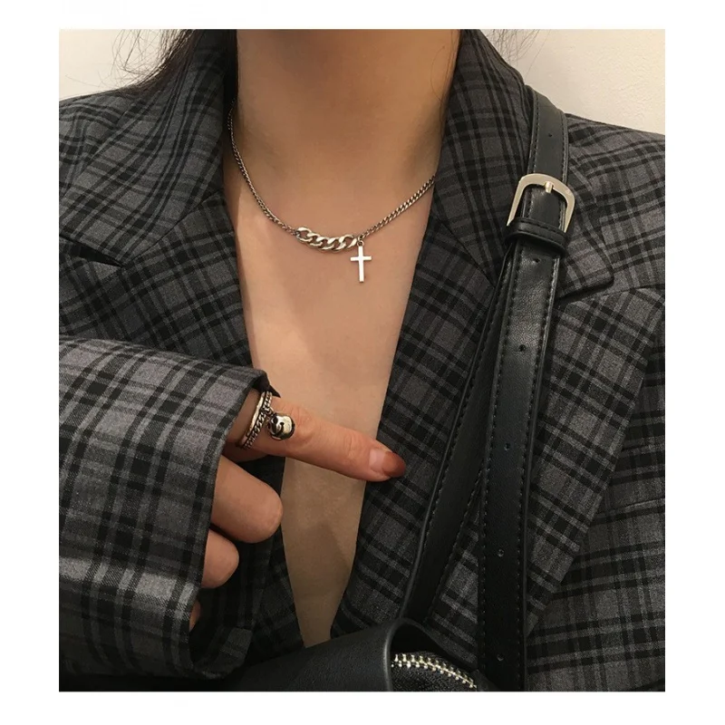 Sweet Retro Style Colorfast Retro Short Cross Necklace All-Match Necklace Temperament Clavicle Chain Neck