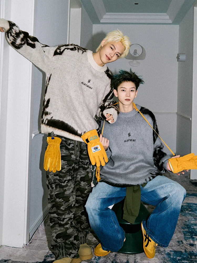 2025 Autumn Winter New American Style Men's Crew Neck Long Sleeve Loose Casual Light Gray Off-White Knitted Sweater