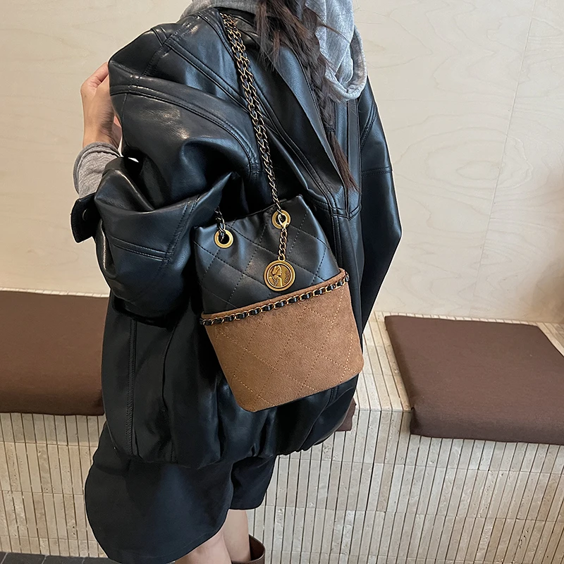 

2025 Autumn/Winter New High-Quality Textured Patchwork Single-Shoulder Crossbody Bag Exquisite Niche Chain Bucket Bag 1261JC
