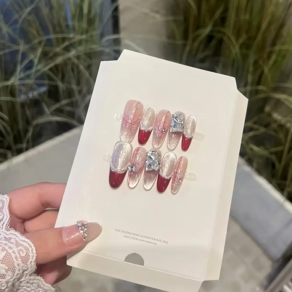 

Красный французский супер блестящий кошачий глаз пресс на ногтях ручной работы шелковые квадратные бриллианты роскошные длинные накладные накладные ногти