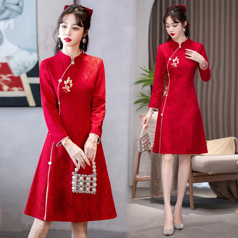 Abbigliamento da donna tradizionale cinese Cheongsam di fascia alta abito Qipao rosso Vintage con ricamo in pizzo a maniche lunghe autunnale di buona qualità