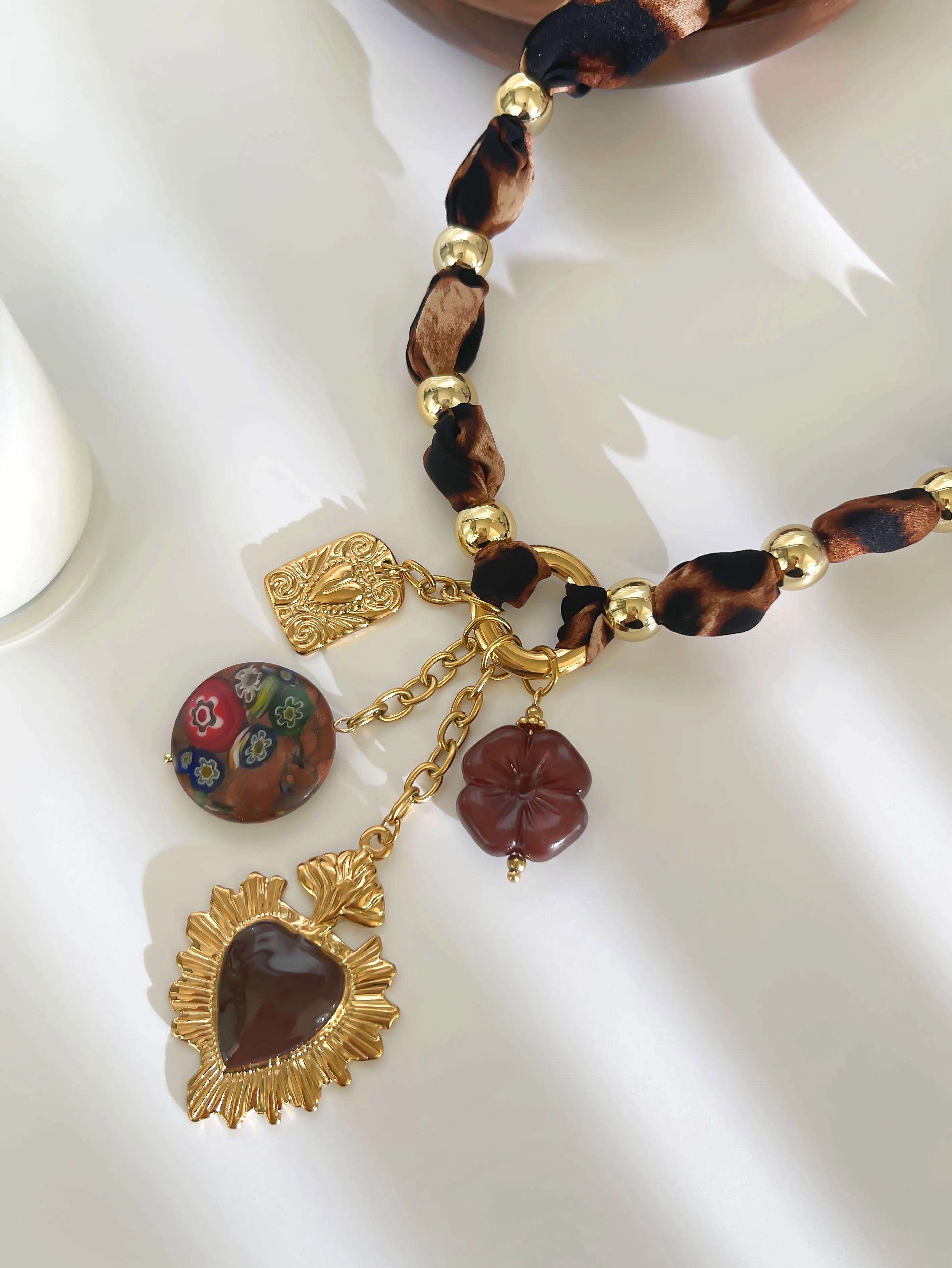 GHIDBK الفولاذ المقاوم للصدأ المينا القلب الراتنج زهرة هندسية قلادة قلادة للنساء خمر ليوبارد طباعة حبل سلسلة مجوهرات