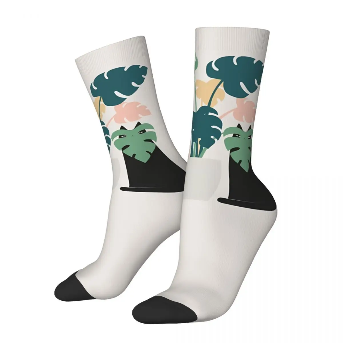 

Зеленые растения, выглядывающие кошки, носки с принтом, человек