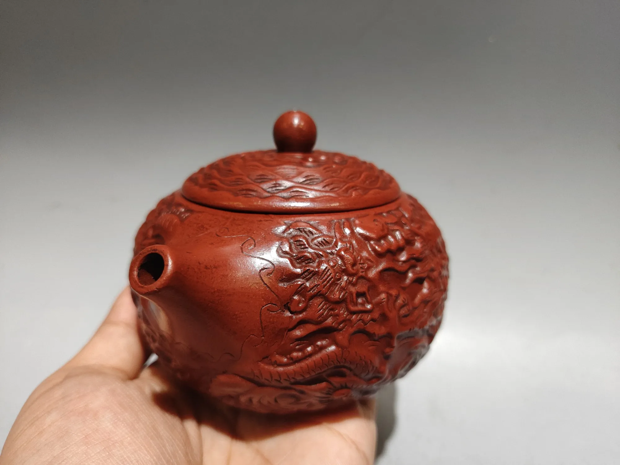 34/2000  Antique collection with dragon pattern, purple clay pot with big red robe