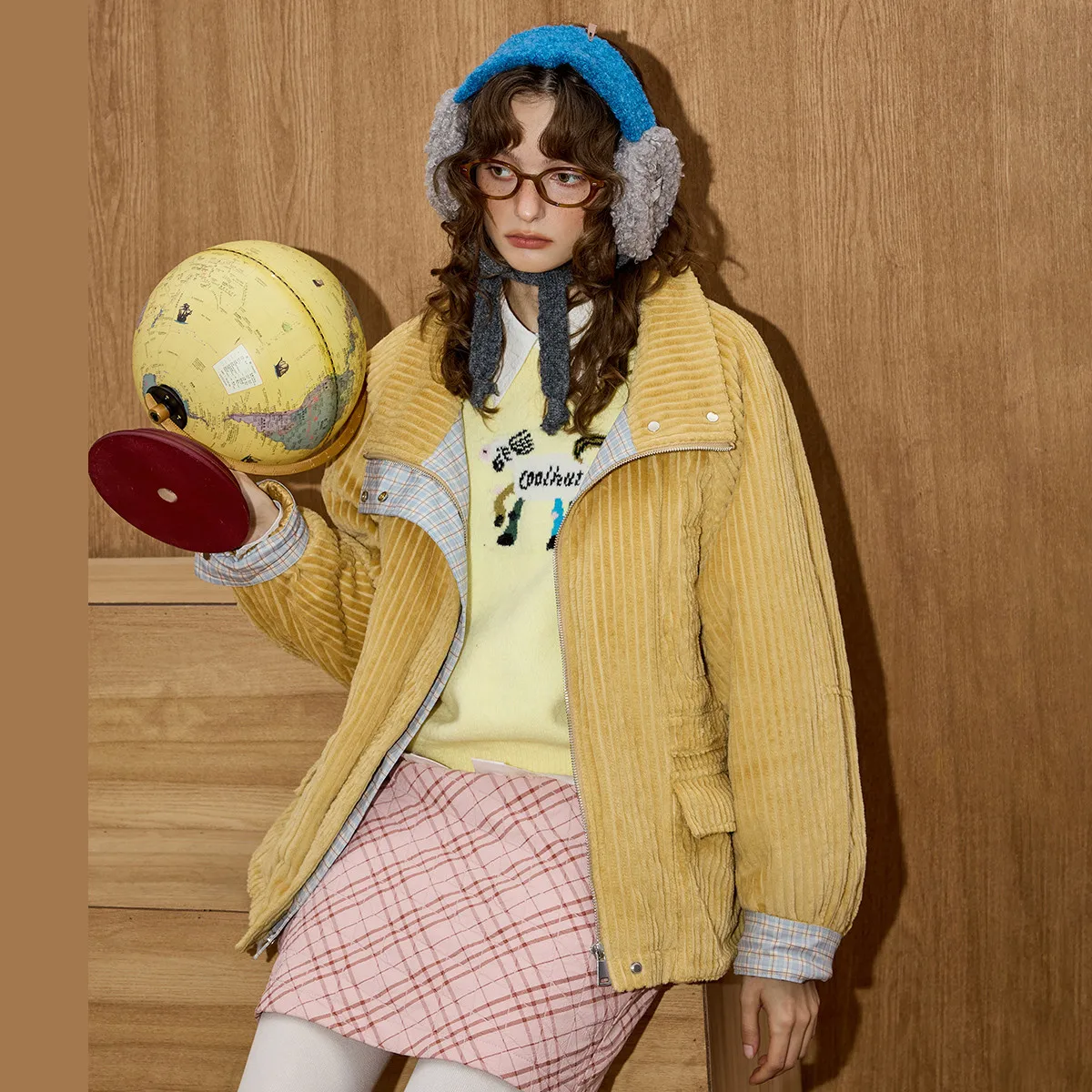 

Зимняя женская однотонная вельветовая парка 2025 года, широкое пальто в рубчик, винтажная универсальная куртка, современная повседневная уличная одежда большого размера