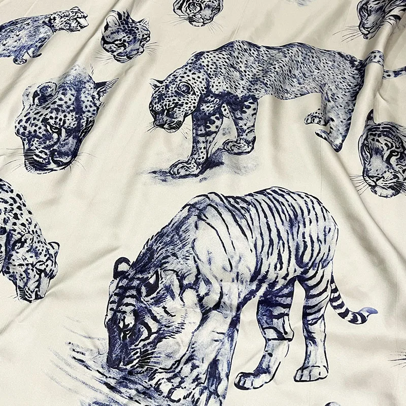 2022 nuovo modello di tigre di seta twill di poliestere abbigliamento primaverile ed estivo da donna haute couture fashion tessuto per cucire fai da