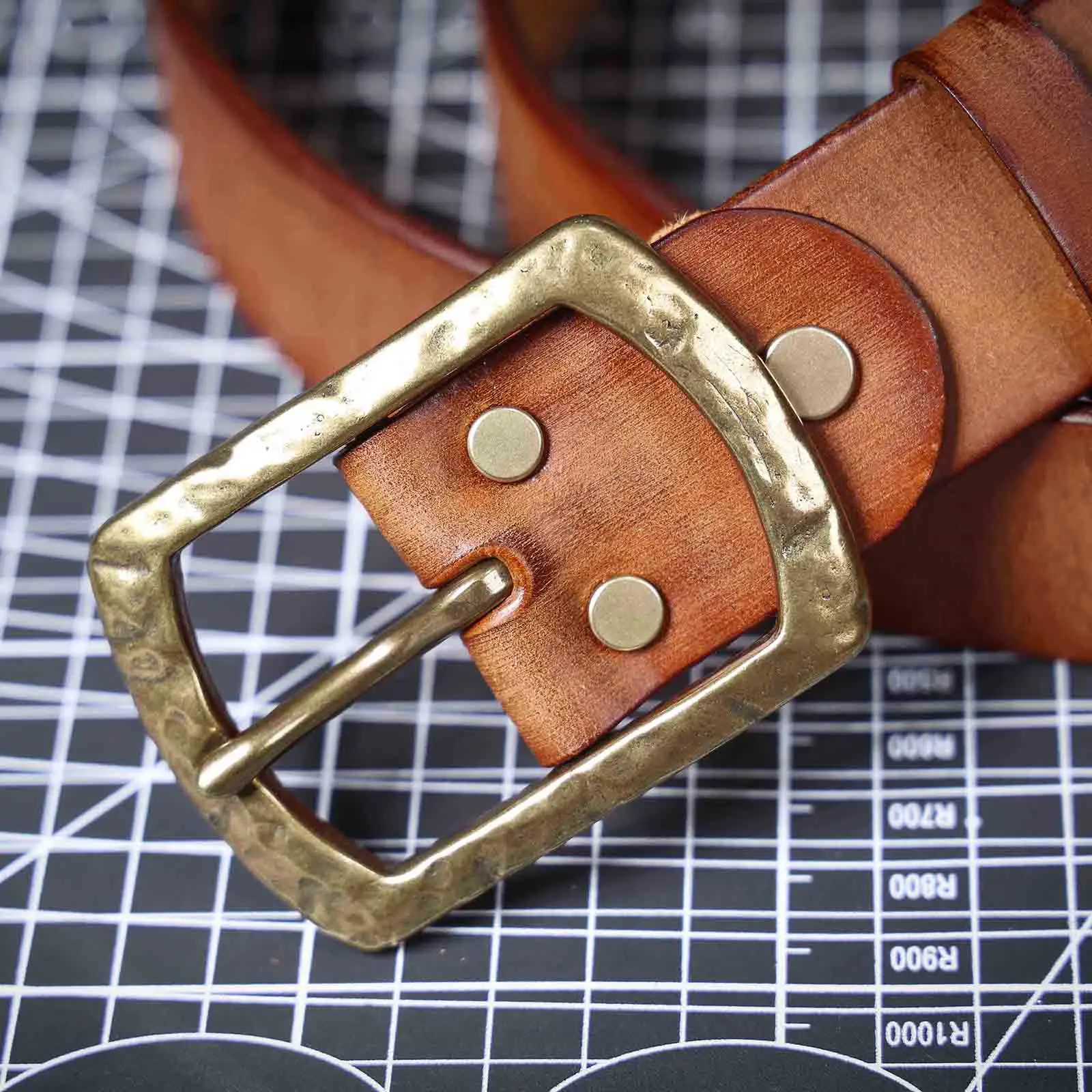 Echtleder-Herrengürtel mit massiver Messingschnalle, handgefertigter Casual-Gürtel mit Geschenkbox, verdicktes italienisches Leder – Detail 22