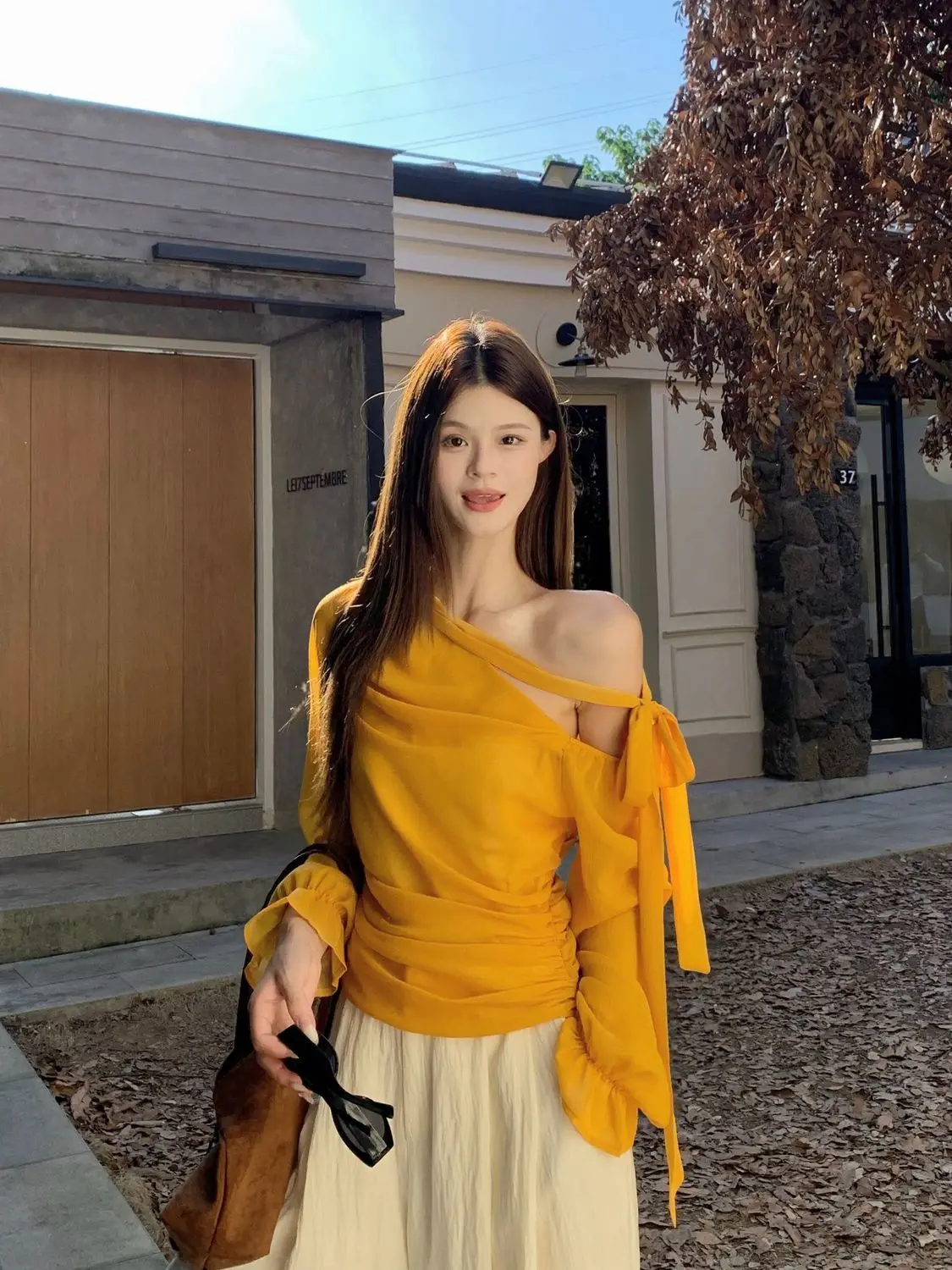 

Yellow Strap Slanted Shoulder Long Sleeved Shirt Women Autumn Korean Pleated Slim Fit Shirt Design Sense Short Top
