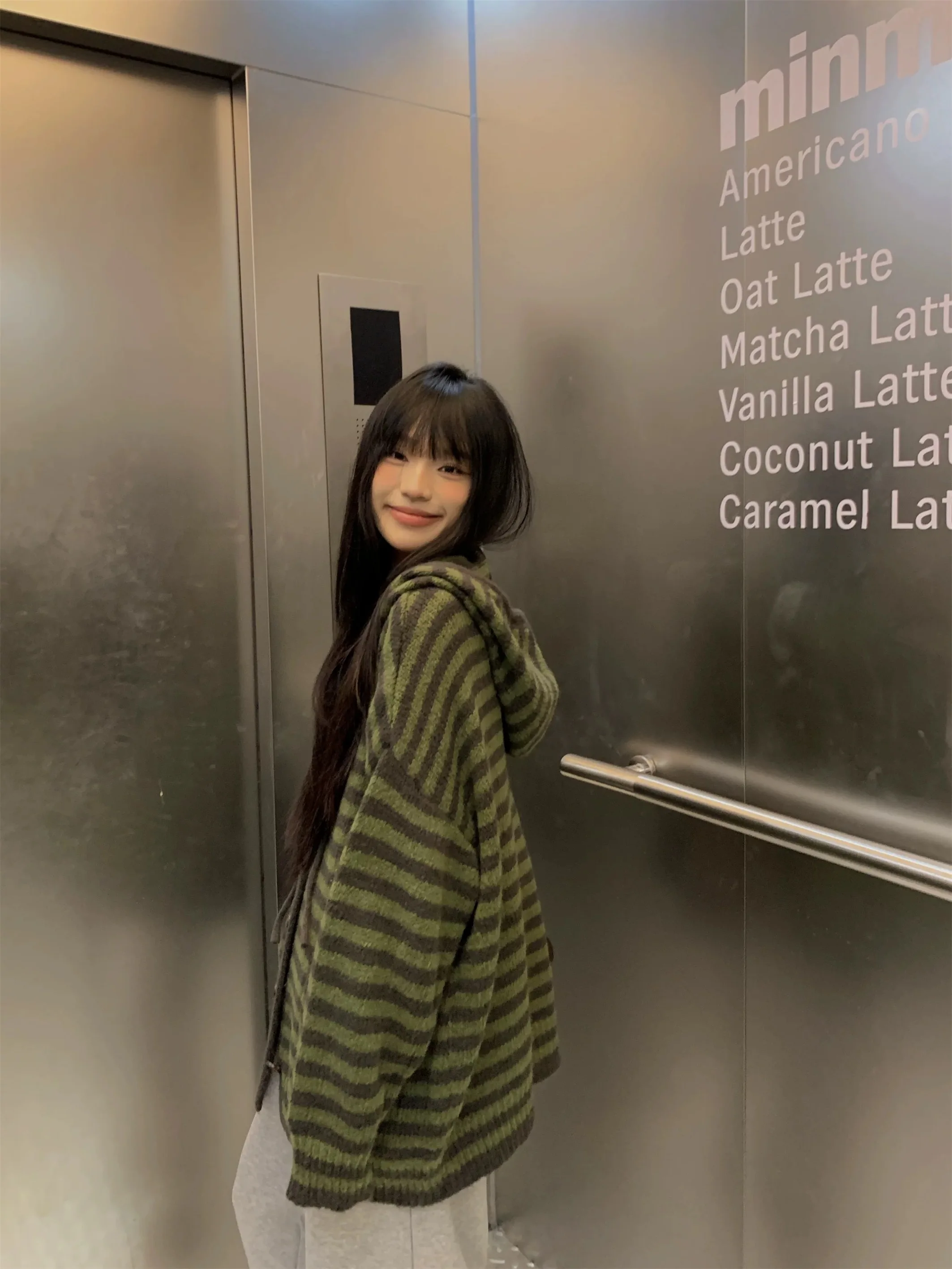 

Женские осенние кардиганы и свитеры из меха, высококачественные, модные, с воротником, крупной вязки, с бантом, V-образным вырезом, текстурированные, теплые, с бахромой, пушистые, в стиле Y2K