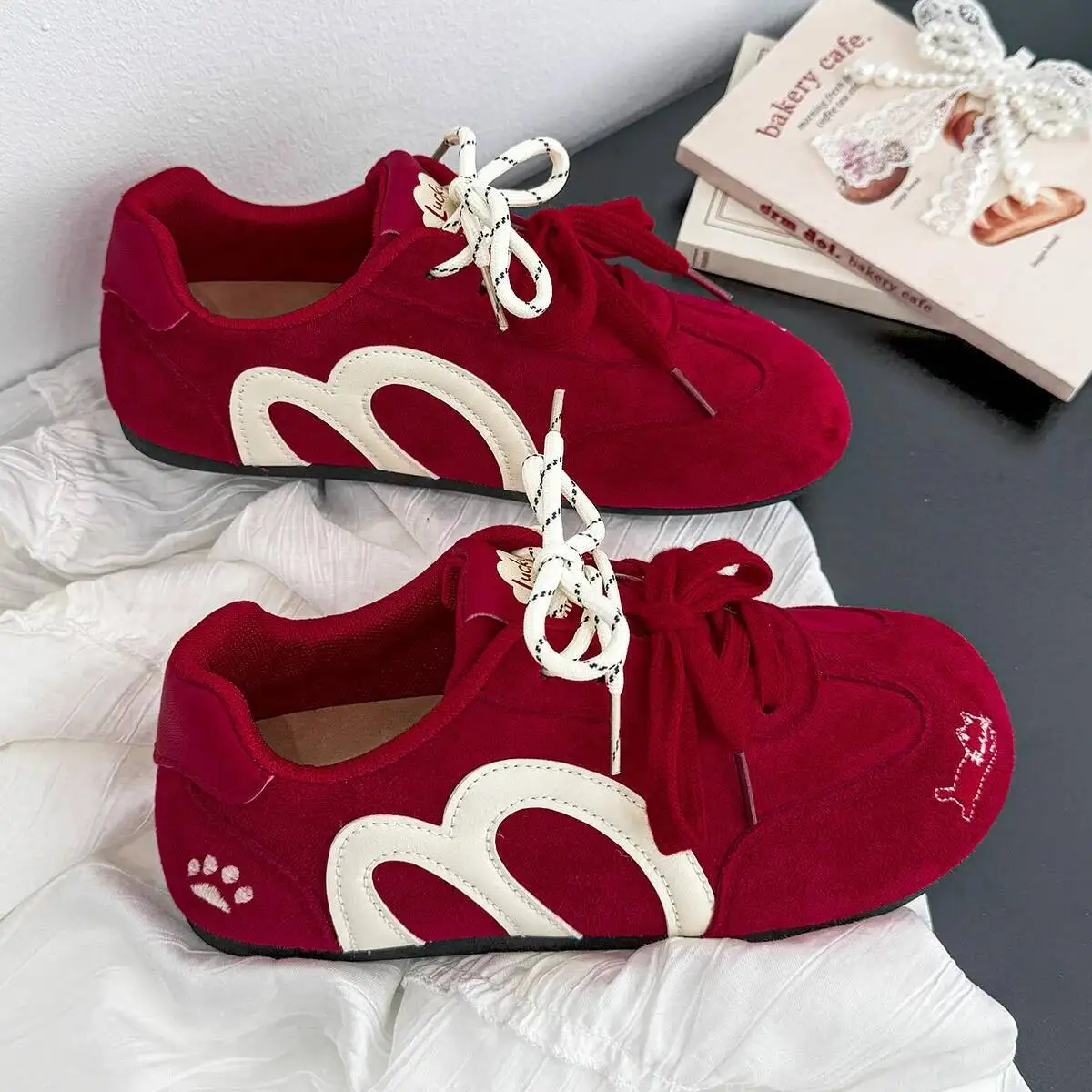 Sports Shoes 2025 New Women's Ins Casual Sneakers Shoes Soft Soled Non Tiring Thin Soled Cute Embroidered Versatile Shoes