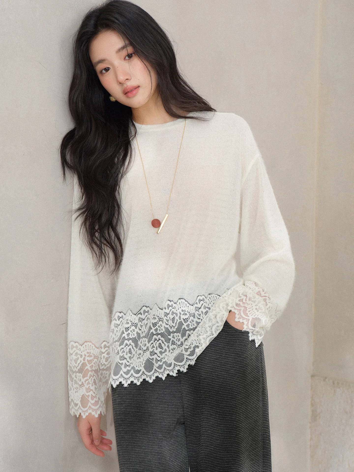 بلوزة أنيقة ذات ياقة مدورة من الدانتيل على الطراز الفرنسي، بلوزة متماسكة بقصة ضيقة، قميص داخلي ناعم بأكمام طويلة للنساء، طبقات عصرية شتوية #5