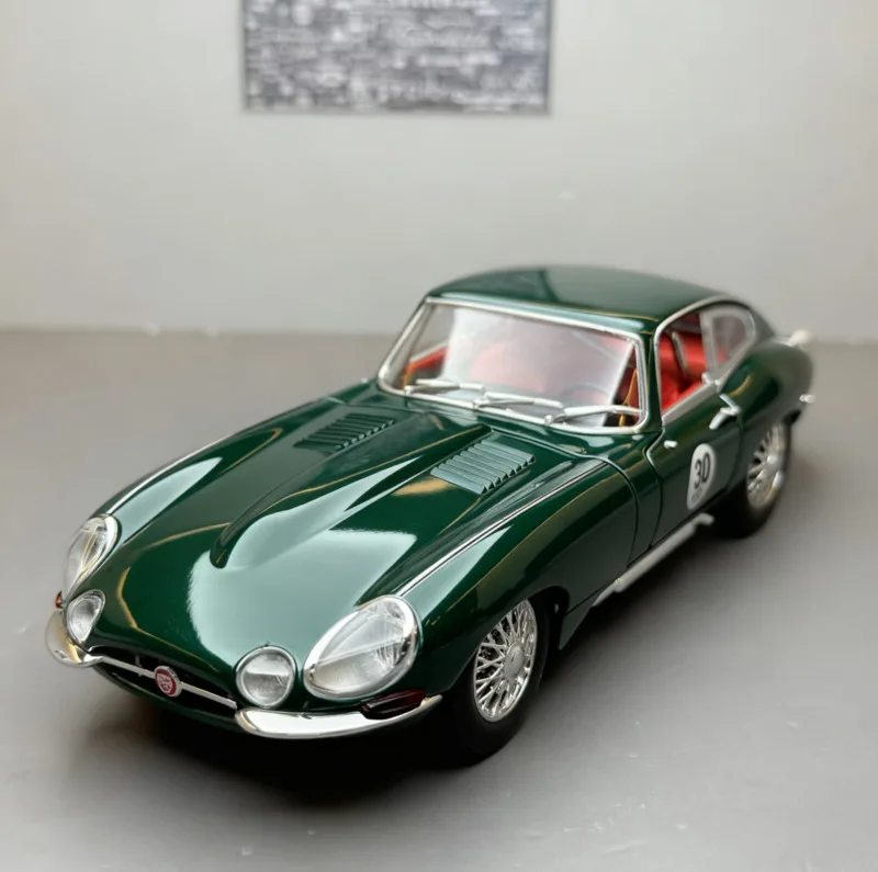 

New Arrival 1/24 Special Price Die-cast Metal American Classic Vintage Car Model Furniture Display Collection Toys For Children