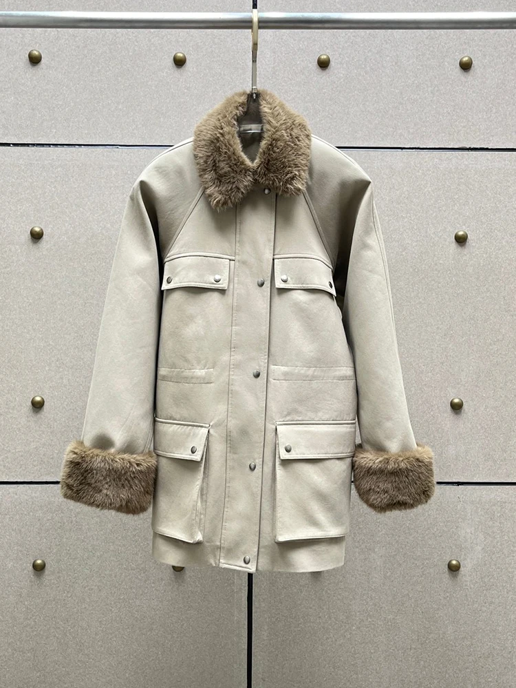 New women's utility-style jacket for Winter 2026, featuring a fur collar, multiple pockets, and a waist-cinching design.