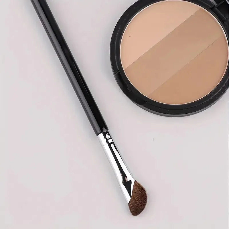 Pinceau professionnel pour le contour du nez – Ultra doux, adapté aux voyages, cadeau parfait pour les amateurs de maquillage (idéal pour le retour à l'école et les vacances