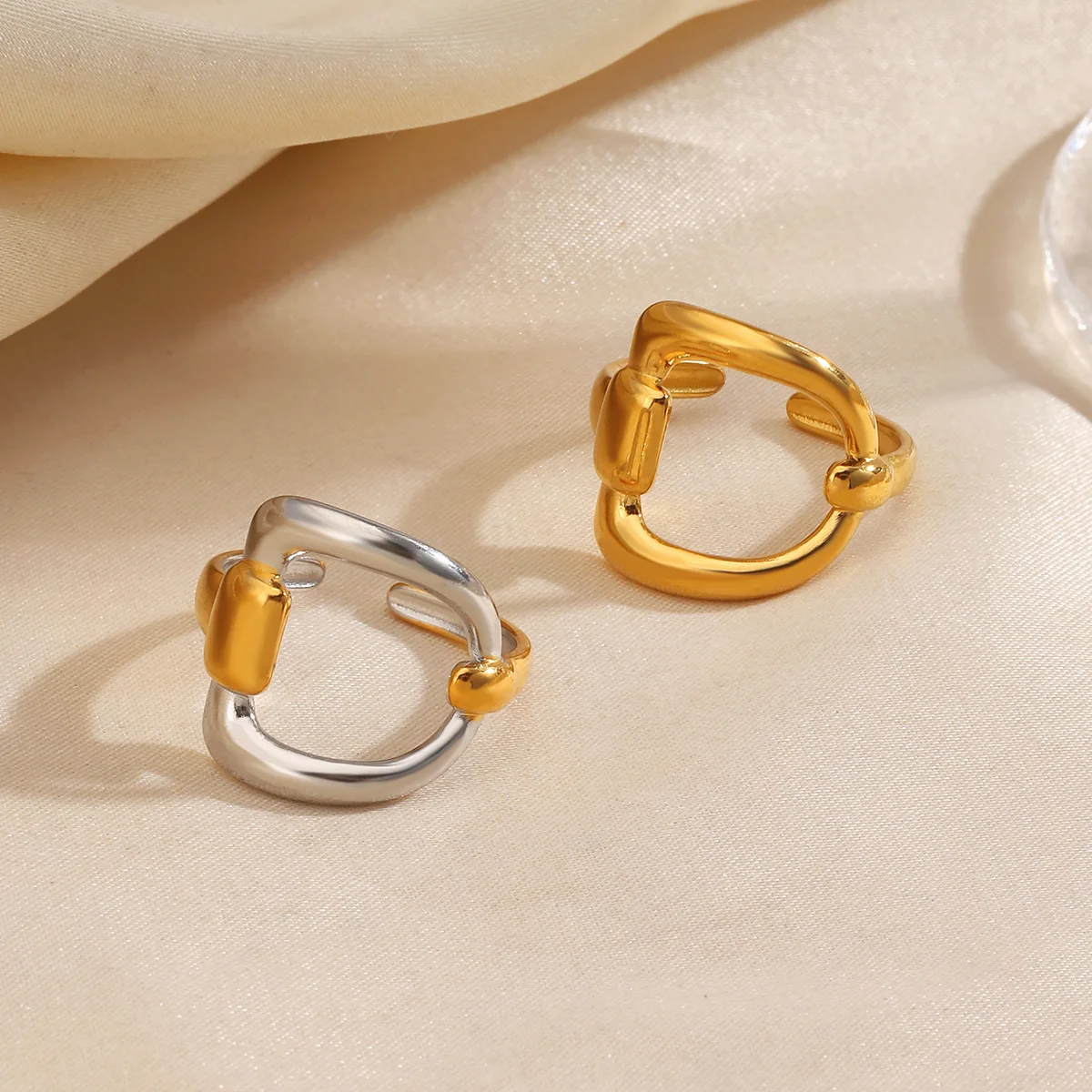Fashion Horsebit Hollow Stainless Steel Open Rings for Women Retro Two Tone Geometric Link Waterproof Statement Finger Jewelry