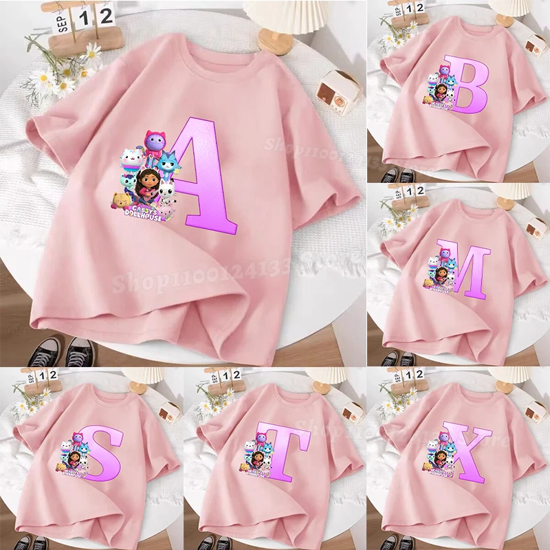 

Dollhouses Gabbyed Girl T-shirt Cotton Cute Letters A-Z Anime Print Pink Summer Tees Short Sleeve Kids Streetwear Kawaii Clothes