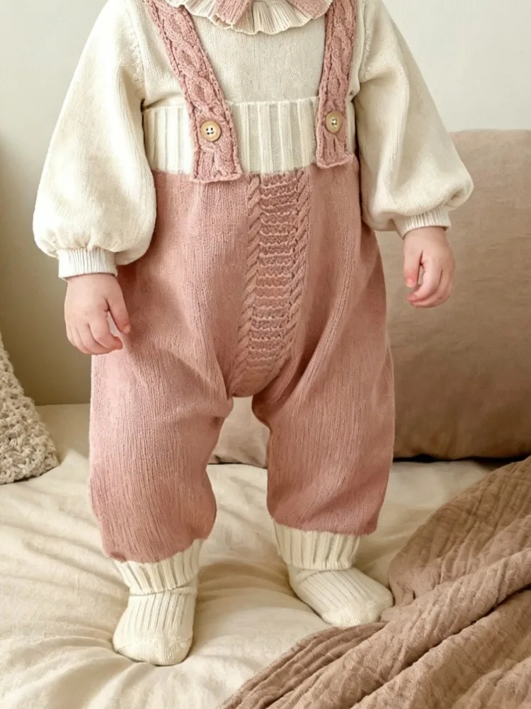 Autumn and winter baby girl baby pearl powder patchwork cute sweet suspender knitted pants+lapel long sleeve sweater 2-piece set