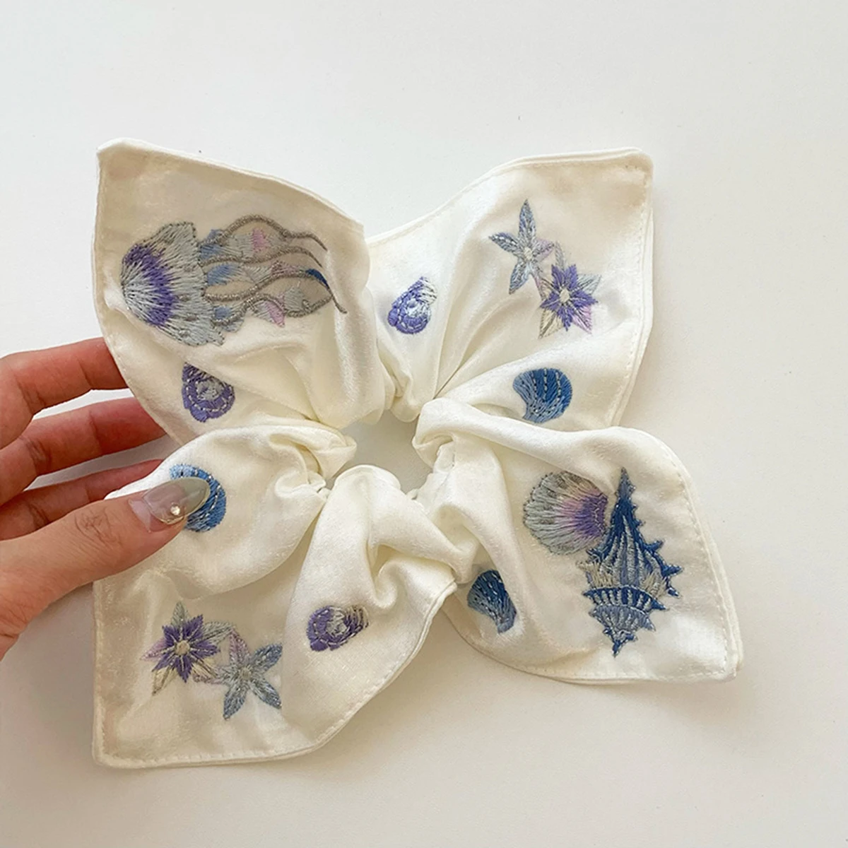 Luxuriöse chinesische High-End-Haargummis mit Stickerei aus der Ozean-Serie für Damen – Exquisite bedruckte Haarbänder im Darm-Design – Detail 2