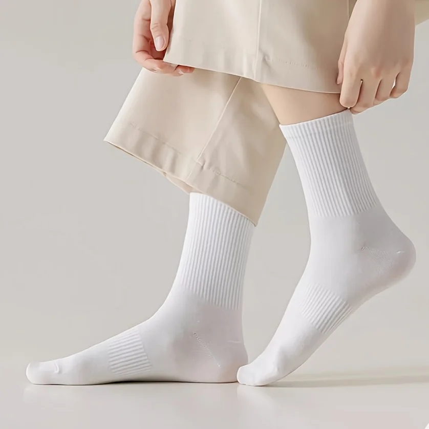 10 Paar Unisex Essential Crew Socken 10er-Pack: Klassisch Schwarz & Weiß, atmungsaktiv für Männer und Frauen