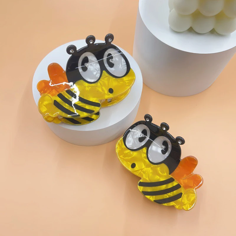 

1 Pcs Ladies' Hair Claws Cartoon Bee Cute Kawaii Funny Versatile Simple Hair Grabs Personalized Sweet Hair Accessories For Girl