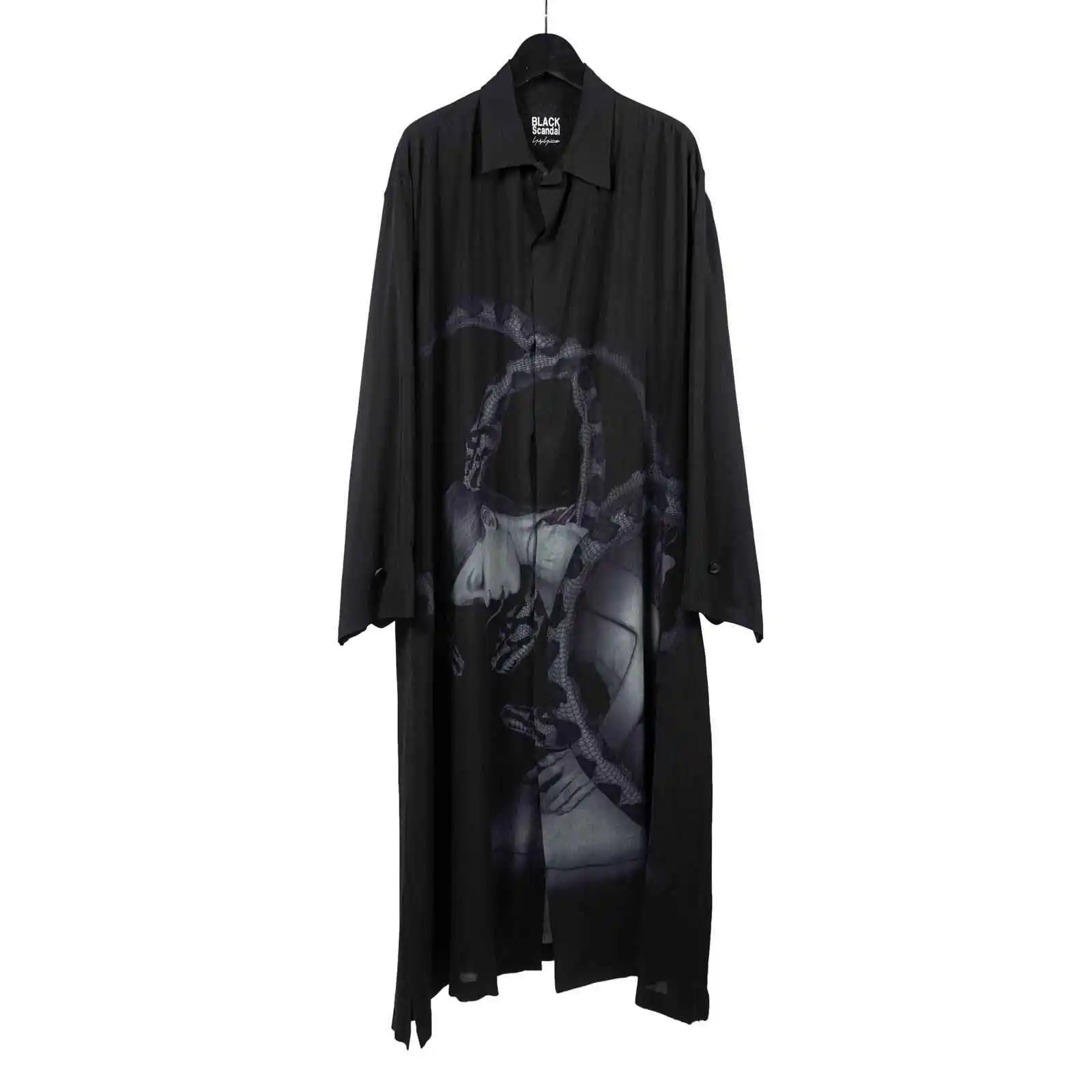 

TOP-YAMAMOTO's original Japanese design, a dark and niche black long-sleeved snake woman trench coat