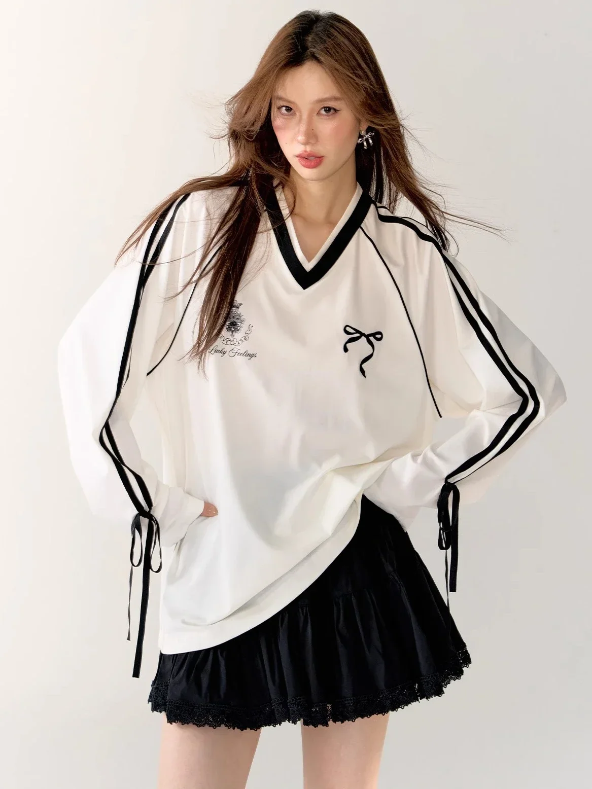 Deeptown Coquette Aesthetic Oversized Sweatshirts Women Streetwear Y2k Sweet V Neck Graphic Hoodies Korean Fashion Kpop Tops