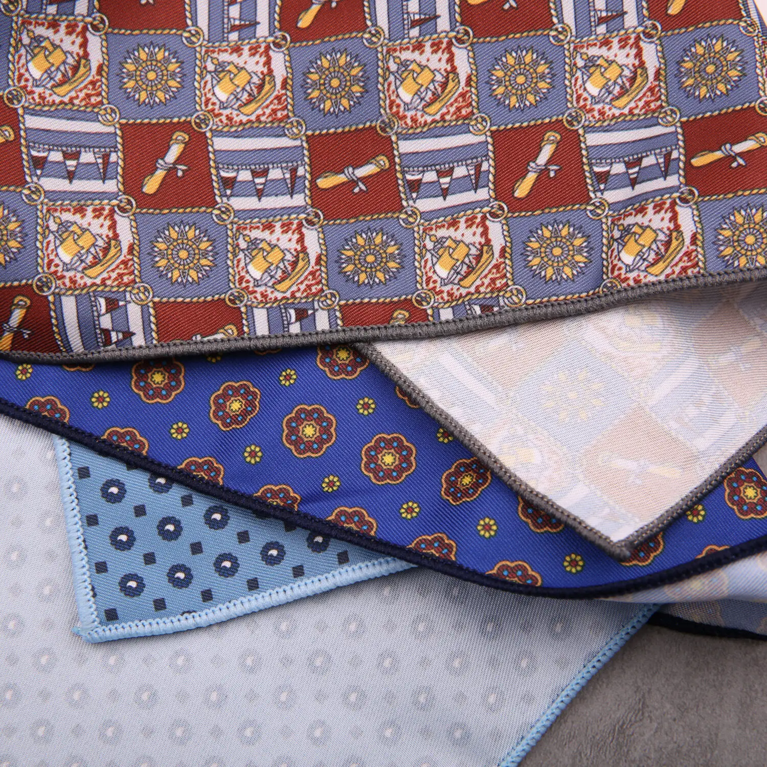 ผู้ชายชุดพ็อกเก็ตสแควร์ Hongkang Street สไตล์ลําลองผ้าเช็ดตัวสีน้ําตาลพิมพ์ผ้าเช็ดหน้าอย่างเป็นทางการชุดสูทธุรกิจอุปกรณ์เสริม