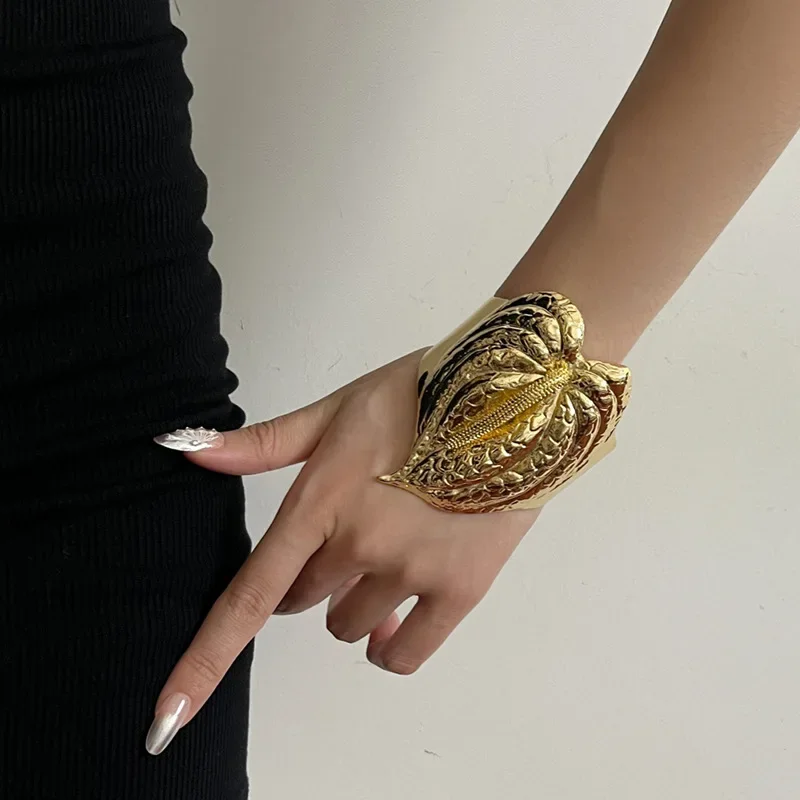Exaggerated unique large leaf metal earrings bracelet light luxury delicate high-grade sense of temperament jewelry women