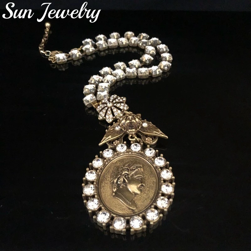 

Vintage Roman Coin Necklace Diamonds Flower Animal Pendant High Design Roman Coin Elegant Sweater Chain Necklace Women Gift