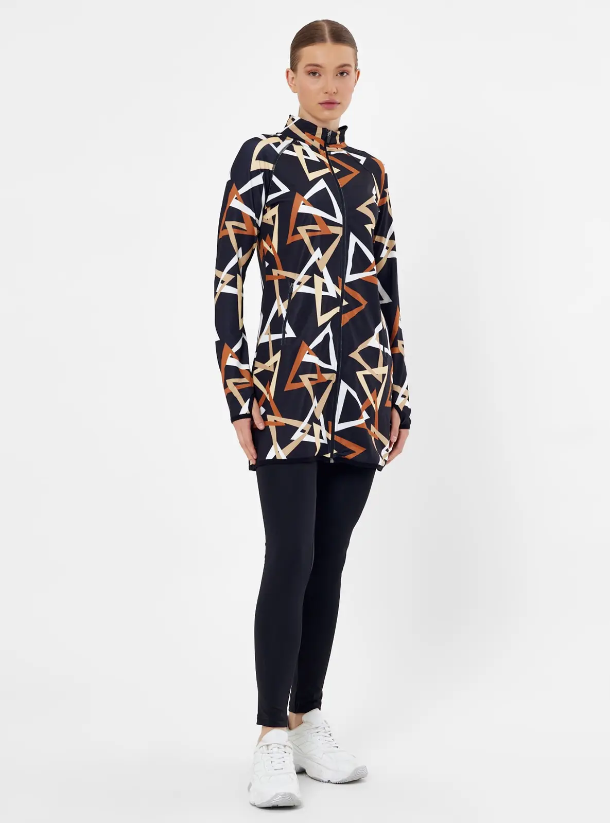 2-teiliger Damen-Sportanzug, lässige Laufjacke mit Stehkragen und Reißverschluss, locker und mittelgroß geschnitten, kombiniert mit schwarzen Leggings – Detail 5