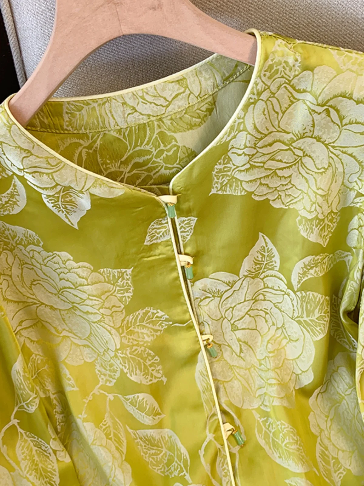 เสื้อคลุมผ้าไหมสไตล์เกาหลีสำหรับผู้หญิง แฟชั่นลายพิมพ์ ชุดกี่เพ้า เสื้อคลุมอเนกประสงค์ สวมใส่ได้ทุกวัน