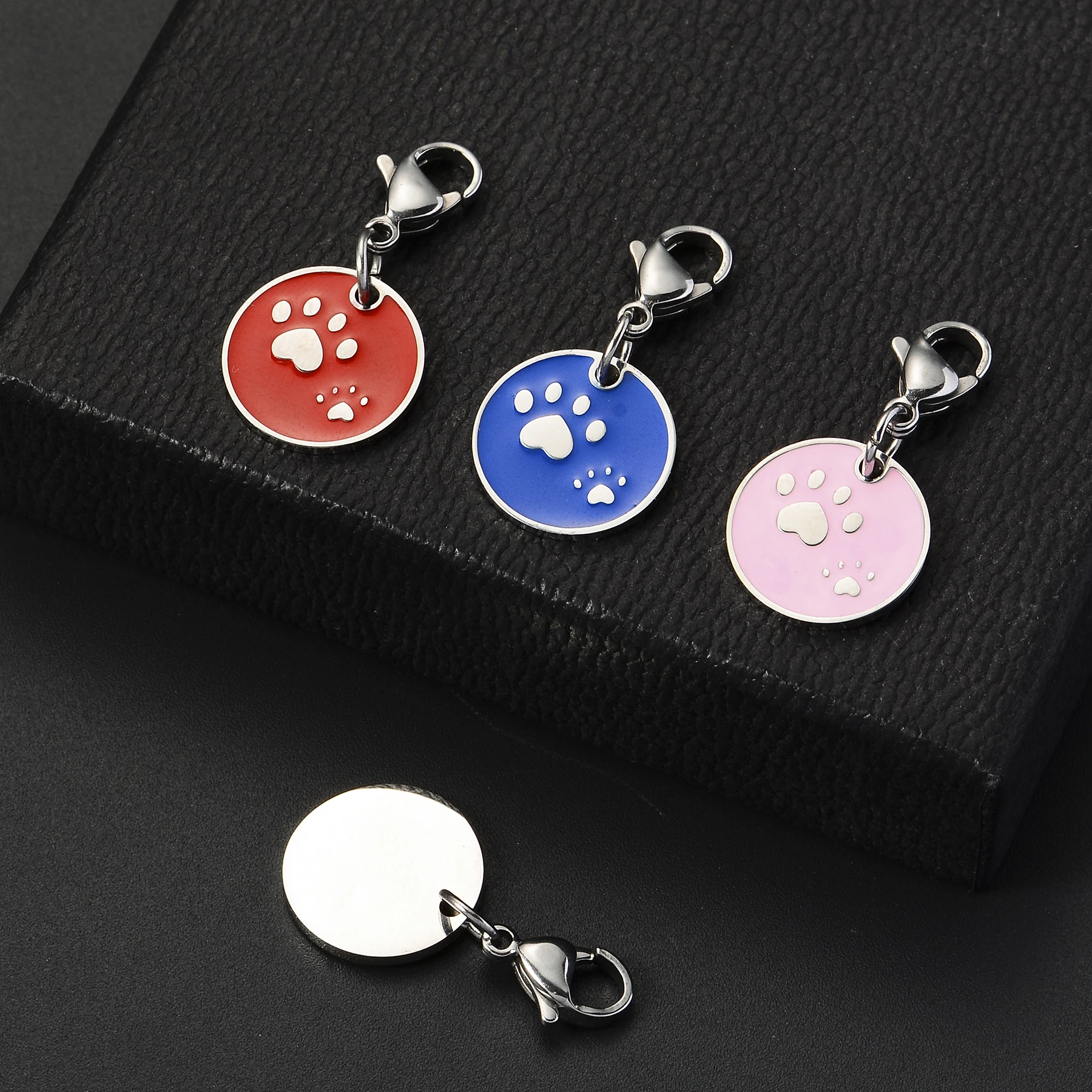 10pcs/lot Wholesale Red/Blue/Pink/Black Stainless Steel Pet Paw Accessories with Lobster Buckle Pendant Pet Supplies