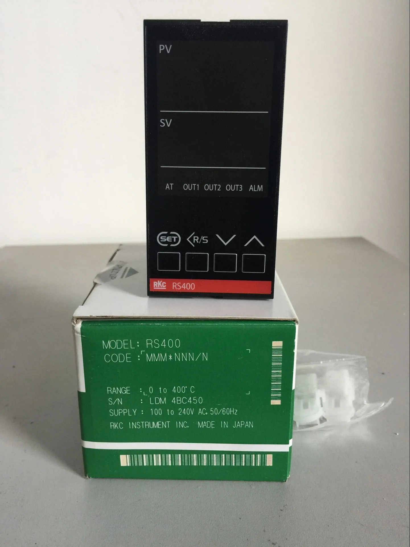 Japanese physical and chemical RKC temperature control meter, brand new genuine, cost-effective RS400 RS100 PID controller