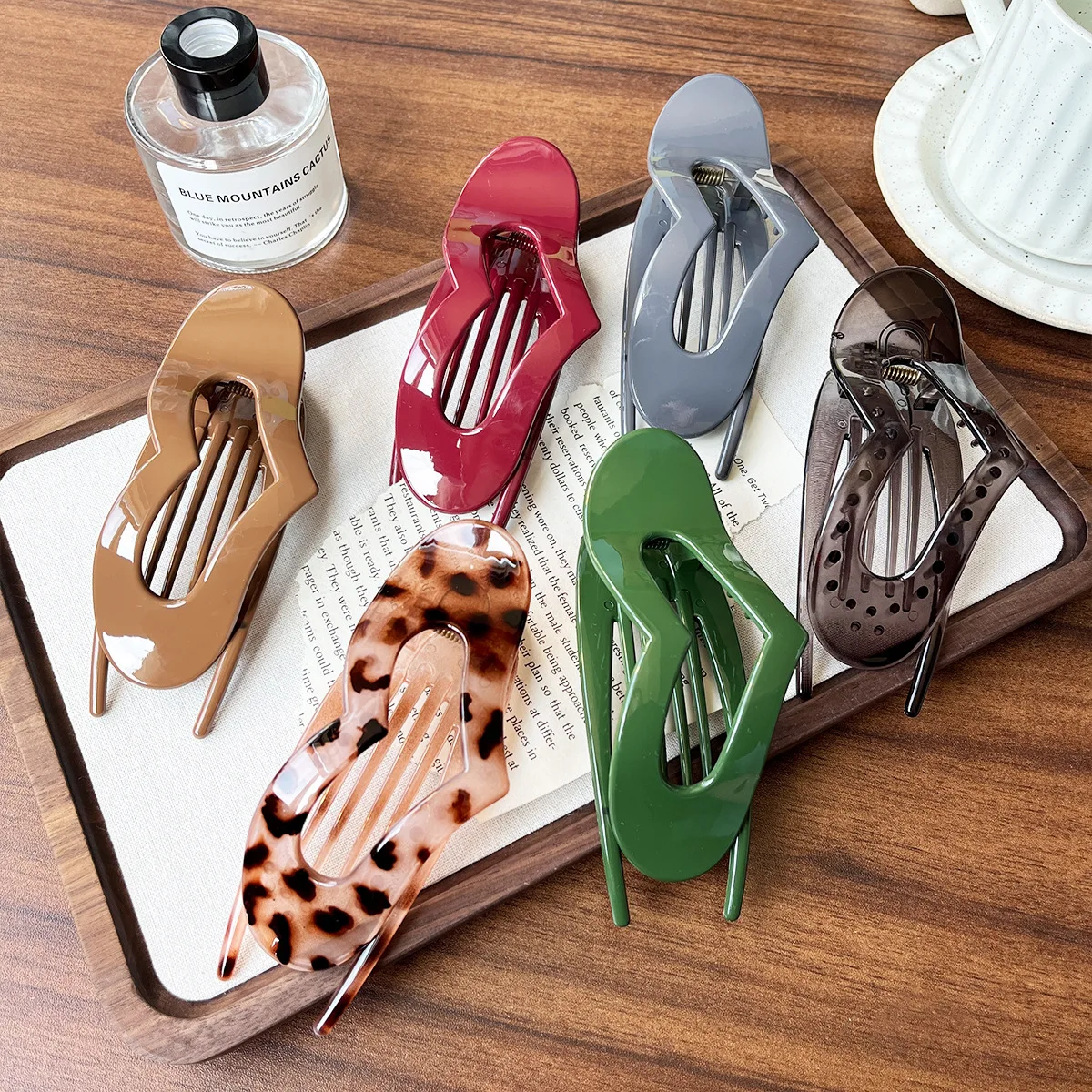 

PC Flat Heart-Shaped Hair Clip for Women Trendy Hair Clip for Girls to Secure Updo at the Back of the Head