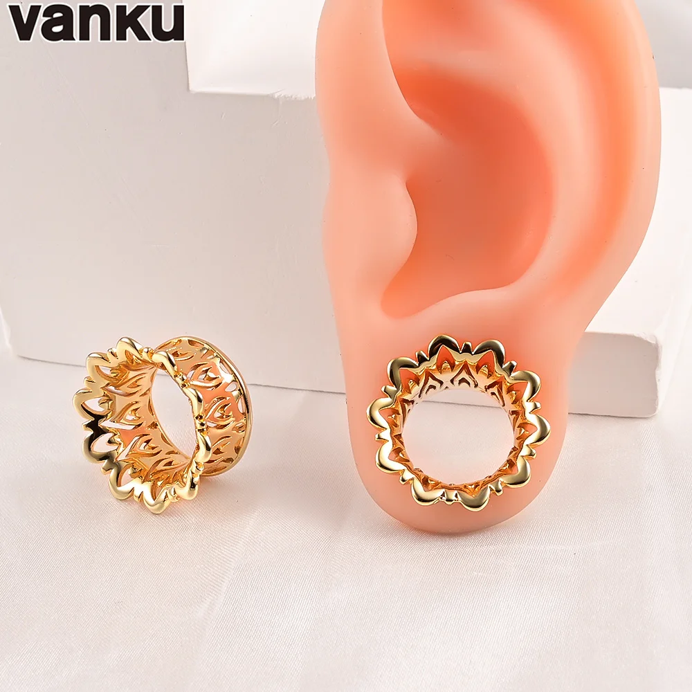 Vanku 2PCS New Popular Ear Plugs Tunnels Stretcher Hollow Flowers Gauges Expander 8-16mm Body Piercing Fashion Jewelry Gift