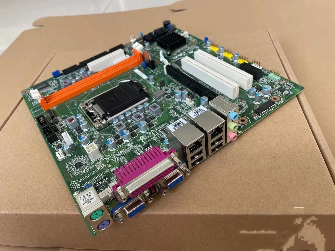 

Основная плата промышленного компьютера Advantech AIMB-501G2-KSA1E AIMB-501 Rev: A1