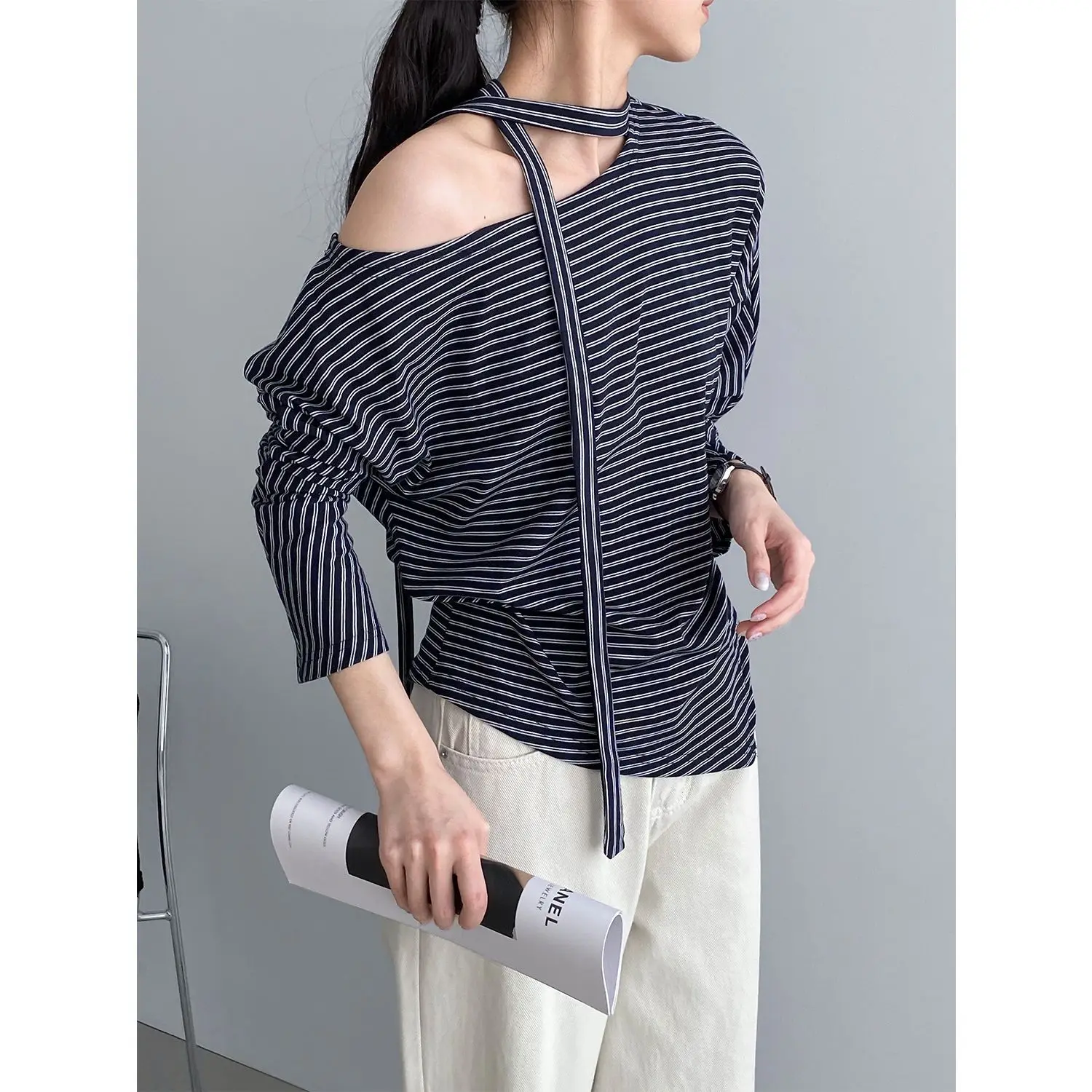 

2026 Slanted Off-the-shoulder Striped T-shirt for Women's Irregular Waist and Thin Temperament Streamer Top