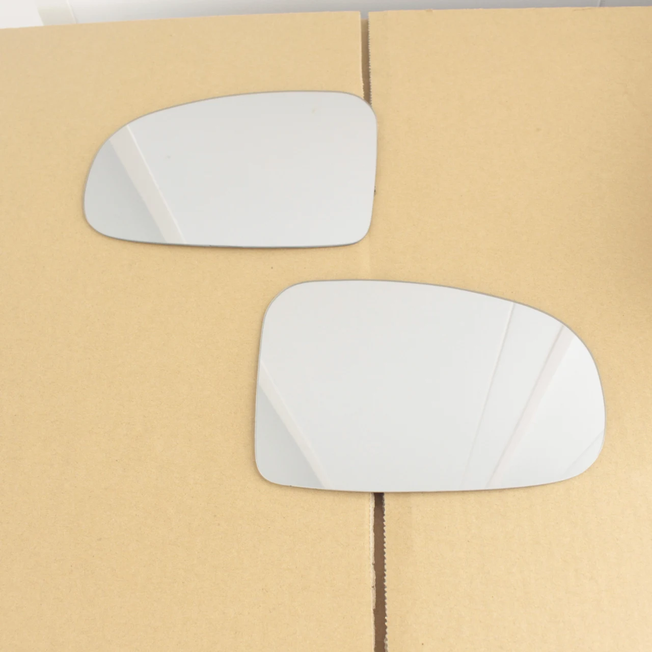 

Heated Left or Right Wing Mirror Glass for TOYOTA Prius C 2011-2015 & Prius Plus 2011+