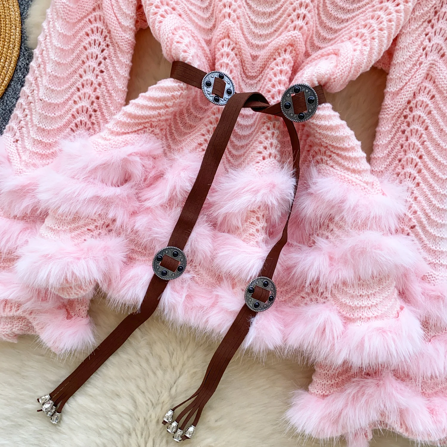 เสื้อเบลาส์ถักลายวินเทจแขนยาว ดีไซน์เก๋ไก๋ สไตล์แฟชั่นหวานซ่อนเปรี้ยว เสื้อผู้หญิงสไตล์นางฟ้า