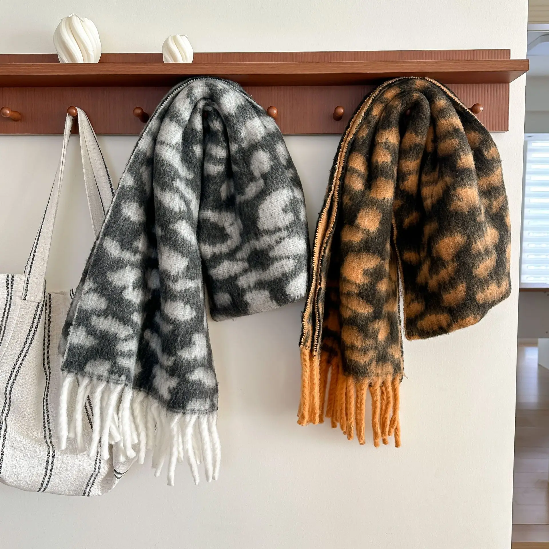 2025年新作-イミテーションカシミヤ-レオパード柄-タッセル付き-レディーススカーフ-冬の必需品-暖かい-アウターに最適-耐久性のあるショール-肌に優しいスカーフ