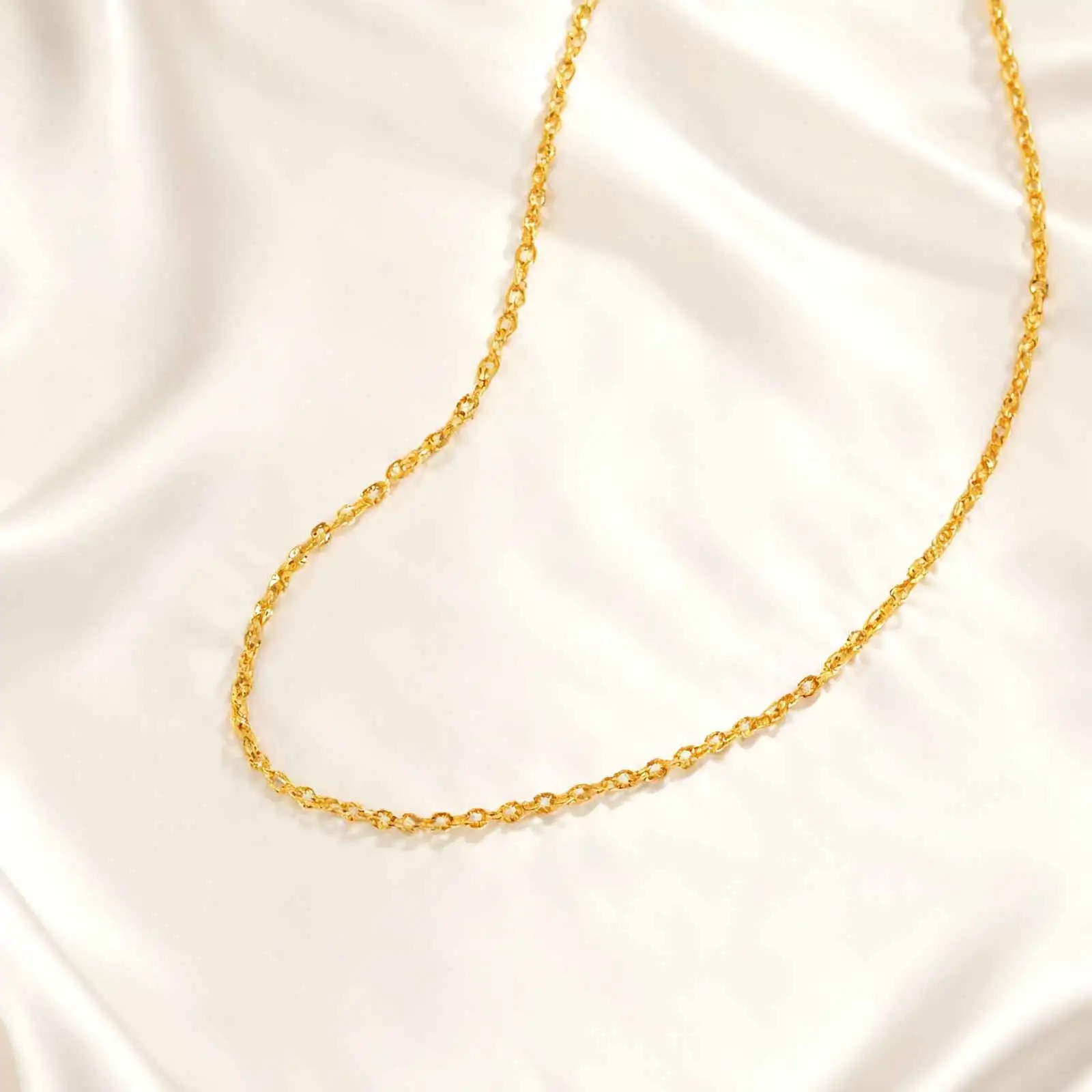 

Stainless Steel Link Chain Necklace for Women Embossed Flat Rolo Chain Necklaces Gold Color Simple Party Jewelry Gift