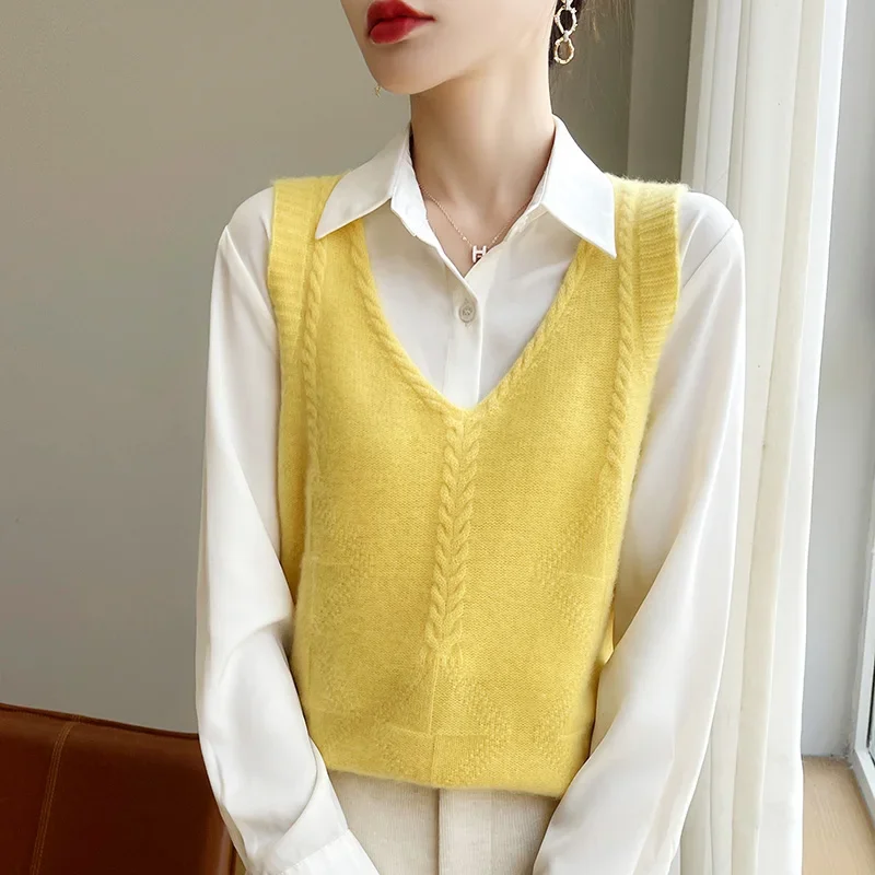 

A New Fashionable Knitted V-Neck Diamond-Patterned Vest Sweater For Ladies, A Sophisticated And Elegant Top For Women-RY413