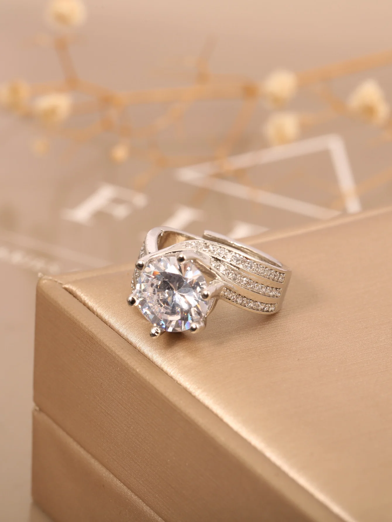 1 Piece of European and American Style Super Shiny Eight Hearts and Eight Arrows Fire-Colored Artificial Zircon Copper Open Ring, Luxurious Six-Claw Finger Ring, Gorgeous, Light Luxury, Exquisite and Fashionable, Suitable for Women's Daily Wear, Gift for Girlfriend, Social Gift