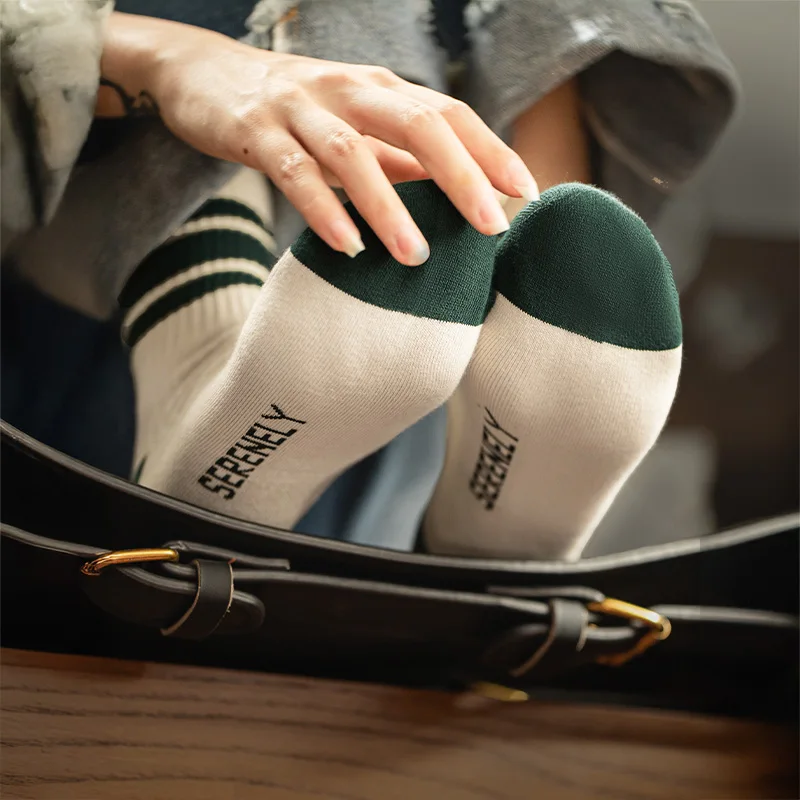 Maden 4 Pairs Stripe Knit Crew Socks Breathable Contrast Moisture-Wicking Socks Comfort Spring and Fall Women's Vintage Socks